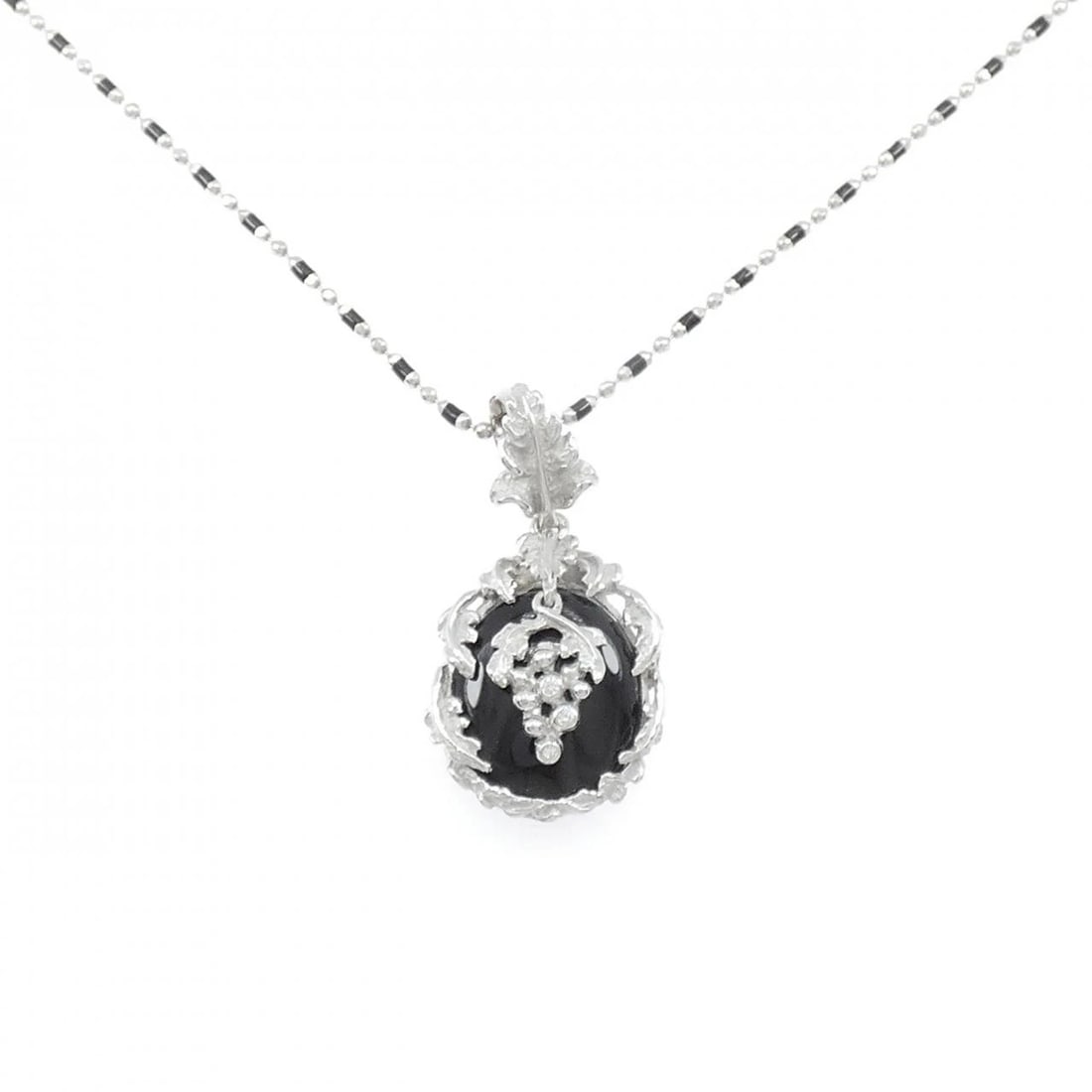 PT900/PT850 COLOR STONE NECKLACE: PT900/PT850 Color Stone Necklace Brand: Unbranded Type/Style: Onyx Necklace Material: PT900/PT850 Main Stone Onyx Color: Size: Actual Size Pendant length approx. x width approx.: 33.8mmx17.5mm Chain