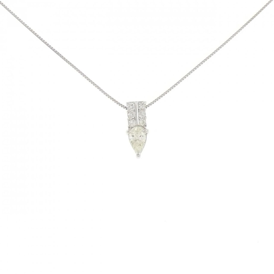 PT900/PT850 DIAMOND NECKLACE: PT900/PT850 Diamond Necklace Brand: Unbranded Type/Style: Diamond Necklace Material: PT900/PT850 Color: Size: Actual Size Pendant length approx. x width approx.: 12.4mmx5.0mm Chain maximum width
