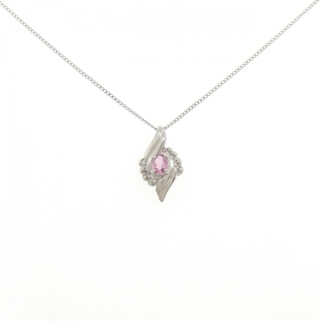 PT900/PT850 TOURMALINE NECKLACE: PT900/PT850 Tourmaline Necklace Brand: Unbranded Type/Style: Tourmaline Necklace Material: PT900/PT850 Main Stone Sapphire Color: Size: Actual Size Pendant length approx. x width approx.: