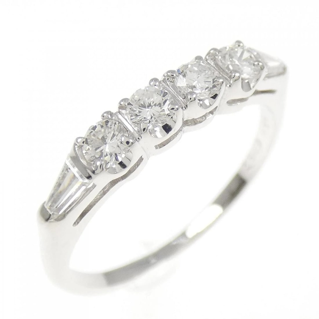 K14WG DIAMOND RING: K14WG diamond ring Brand: Unbranded Type/Style: Diamond Ring Material: K14WG Color: WG Size: US6 1/4 Accessories: None Accessories Notice: When purchasing pre-owned goods, please refer to the photos