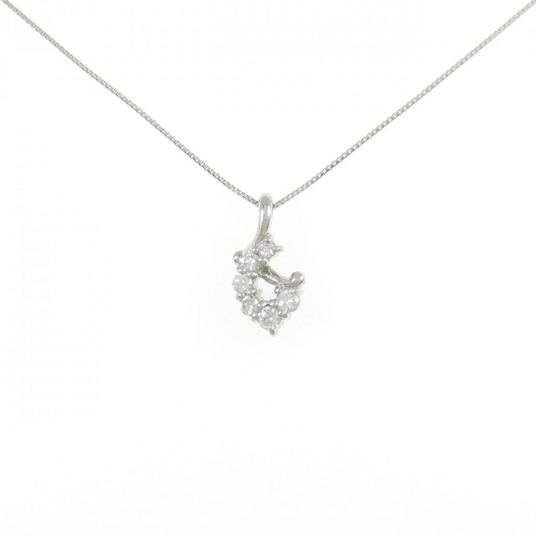 PT900/PT850 DIAMOND NECKLACE: PT900/PT850 Diamond Necklace Brand: Unbranded Type/Style: Diamond Necklace Material: PT900/PT850 Color: Size: Actual Size Pendant length approx. x width approx.: 14.3mmx7.5mm Chain maximum width