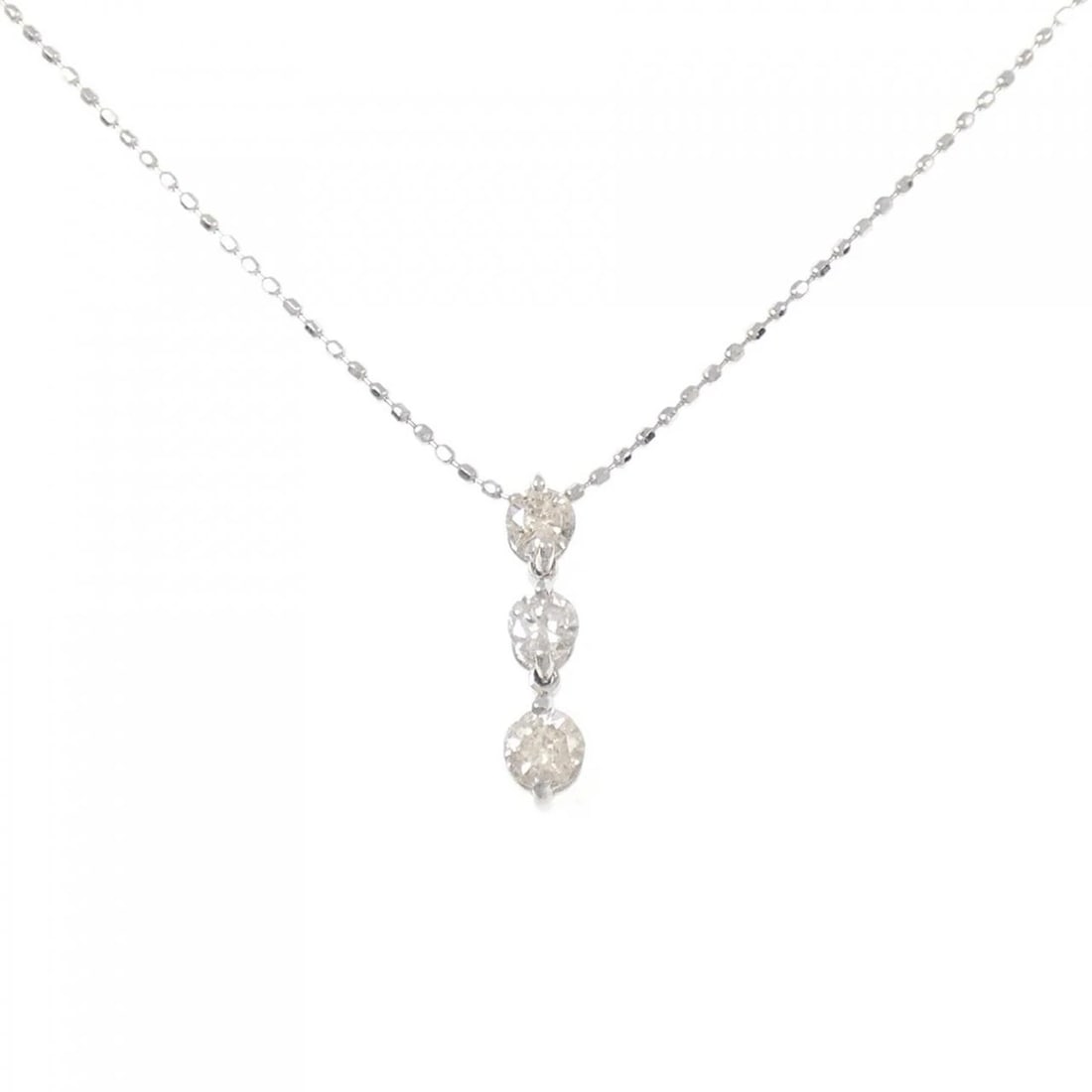 K18WG/750WG DIAMOND NECKLACE: K18WG/750WG Diamond Necklace Brand: Unbranded Type/Style: Diamond Necklace Material: K18WG/750WG Color: WG Size: Actual Size Pendant length approx. x width approx.: 13.9mmx3.1mm Chain maximum width