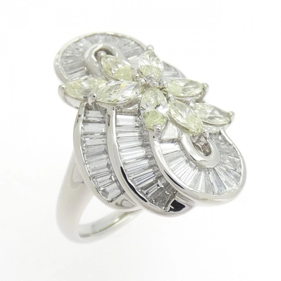 PT900 DIAMOND RING: PT900 Diamond Ring Brand: Unbranded Type/Style: Diamond Ring Material: PT900 Color: Size: US6 1/2 Accessories: None Accessories Notice: When purchasing pre-owned goods, please refer to the photos of