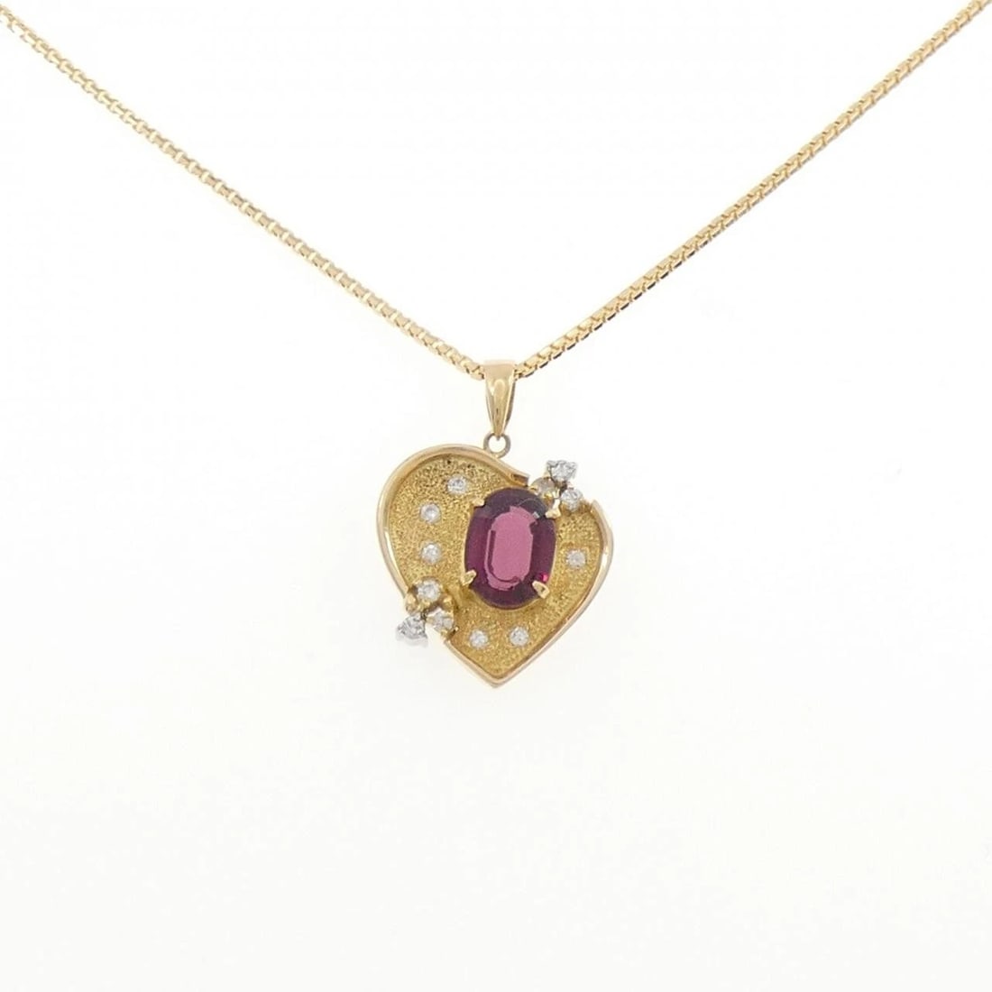 K18YG/PT900 HEART GARNET NECKLACE: K18YG/PT900 Heart Garnet Necklace Brand: Unbranded Type/Style: Garnet Necklace Material: K18YG/PT900 Main Stone Garnet Color: YG Size: Actual Size Pendant length approx. x width approx.: