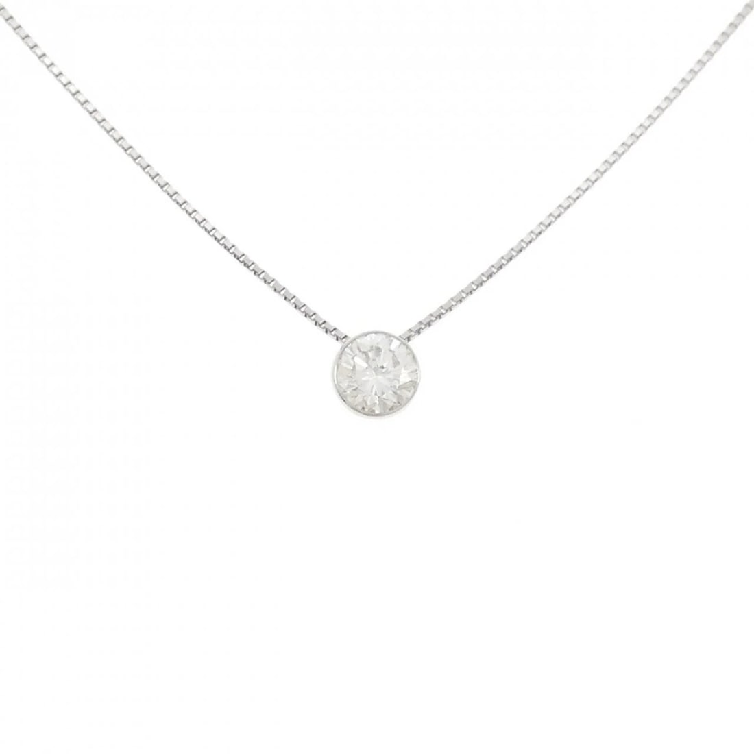 PT900/PT850 DIAMOND NECKLACE: PT900/PT850 Diamond Necklace Brand: Unbranded Type/Style: Diamond Necklace Material: Color: Size: Actual Size Diameteraround: 5.9mm Chain maximum width approx.: 0.7mm Size 45cm Accessories: None