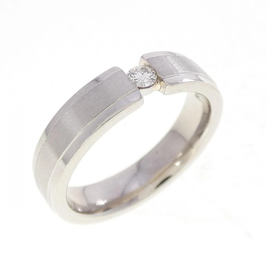 PT900 DIAMOND RING: PT900 Diamond Ring Brand: Unbranded Type/Style: Diamond Ring Material: Color: Size: US5 1/4 Accessories: None Accessories Notice: When purchasing pre-owned goods, please refer to the photos of the