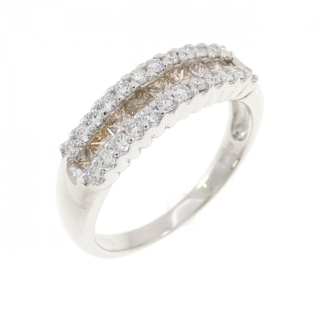 K18WG DIAMOND RING: K18WG Diamond Ring Brand: Unbranded Type/Style: Diamond Ring Material: Color: WG Size: US6 1/4 Accessories: None Accessories Notice: When purchasing pre-owned goods, please refer to the photos of the