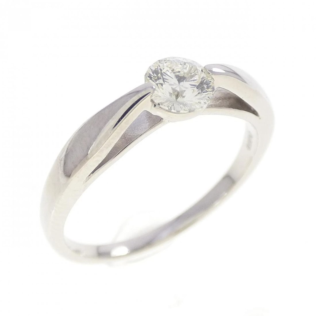 PT900 DIAMOND RING: PT900 Diamond Ring Brand: Unbranded Type/Style: Diamond Ring Material: 18K Yellow Gold Color: None Size: US5 1/2 Accessories: None Accessories Notice: When purchasing pre-owned goods, please refer to