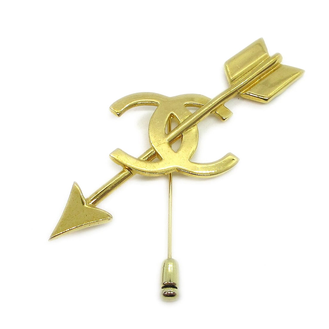 CHANEL CC BOW AND ARROW BROOCH PIN GOLD: Chanel CC Bow And Arrow Brooch Pin Gold Brand: Chanel Type/Style: Brooch Material: Gold-tone Color: Gold Size: W 8.0 x H 8.5 cm Accessories: None Accessories Notice: When purchasing pre-ow