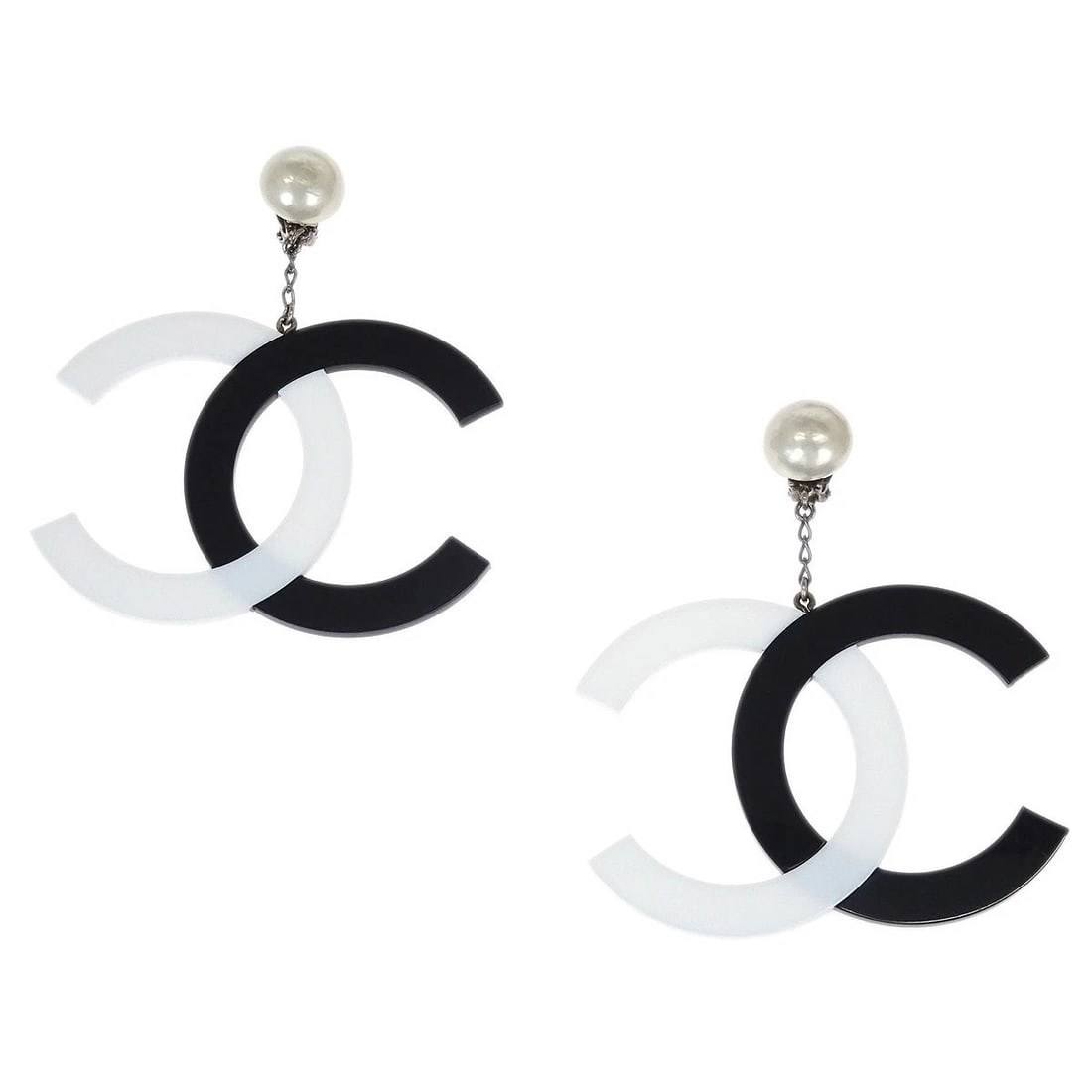 CHANEL DANGLE CC EARRINGS CLIP-ON SILVER ARTIFICIAL PEARL: Chanel Dangle CC Earrings Clip-On Silver Artificial Pearl Brand: Chanel Type/Style: Earrings Material: Silver Plated Acrylic Main Stone Artificial Pearl Color: Silver Size: W 8.1 x H 9.4 cm Access
