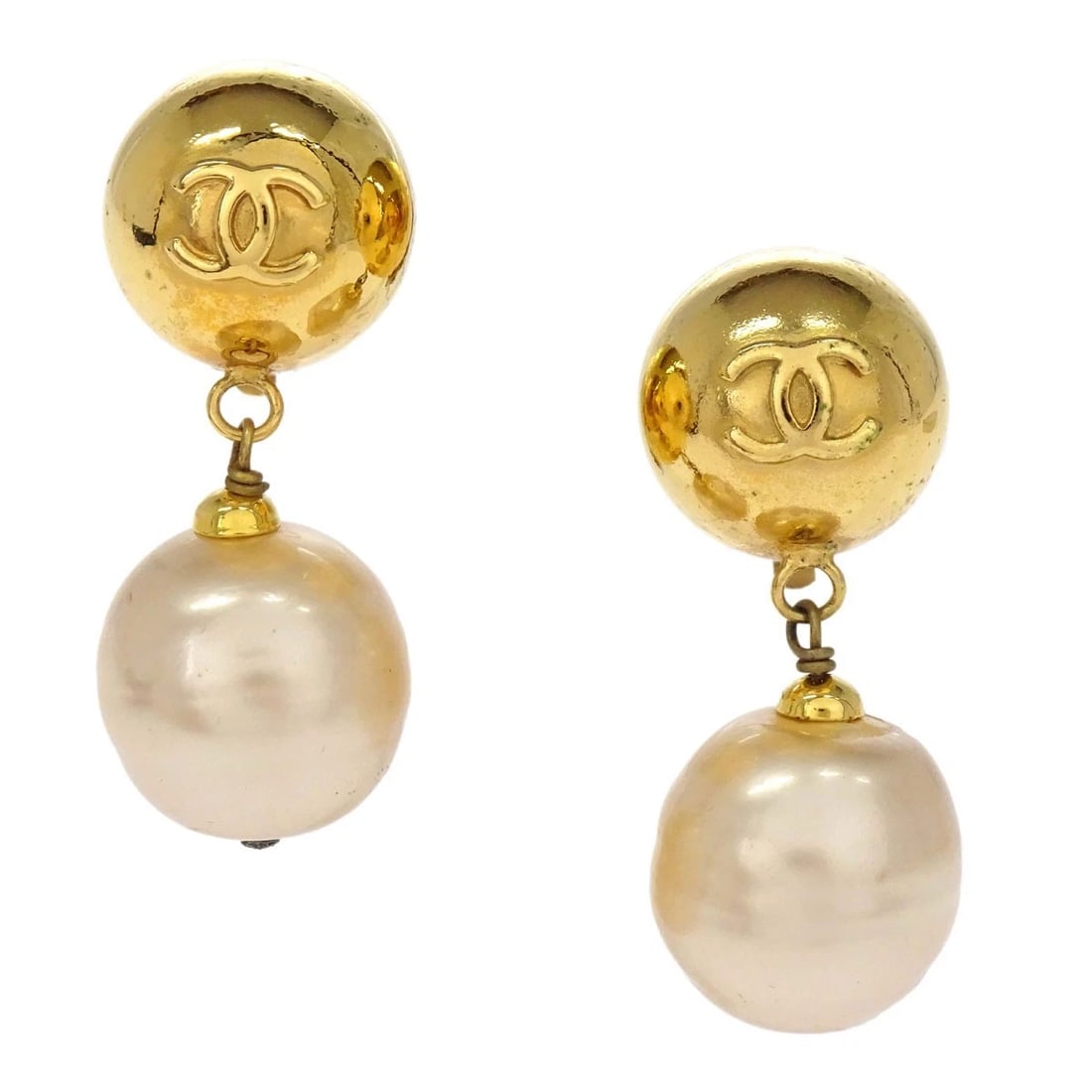 CHANEL CC LOGOS SPHERE ARTIFICIAL PEARL DANGLE CLIP-ON EARRINGS: Chanel CC Logos Sphere Artificial Pearl Dangle Clip-On Earrings Brand: CHANEL Type/Style: Earrings Material: Gold Plated Main Stone Artificial Pearl Color: Gold Size: W 2.0 x H 5.5 cm Accessories: