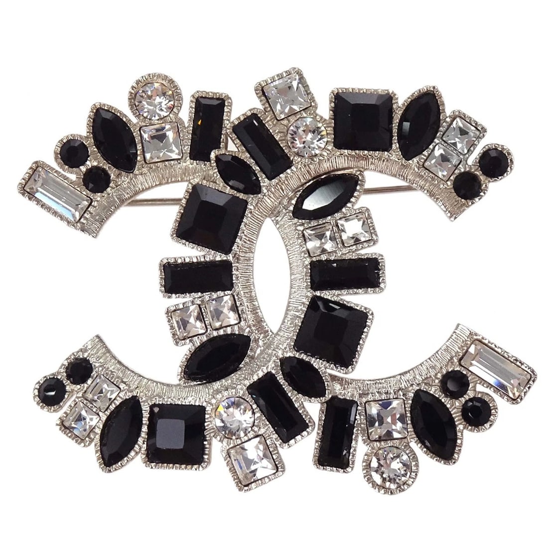 CHANEL CC BROOCH PIN SILVER BLACK RHINESTONE: Chanel CC Brooch Pin Silver Black Rhinestone Brand: CHANEL Type/Style: Brooch Material: Silver Plated Main Stone Rhinestone Color: Silver Size: W 5.5 x H 4.4 cm Accessories: None Accessori