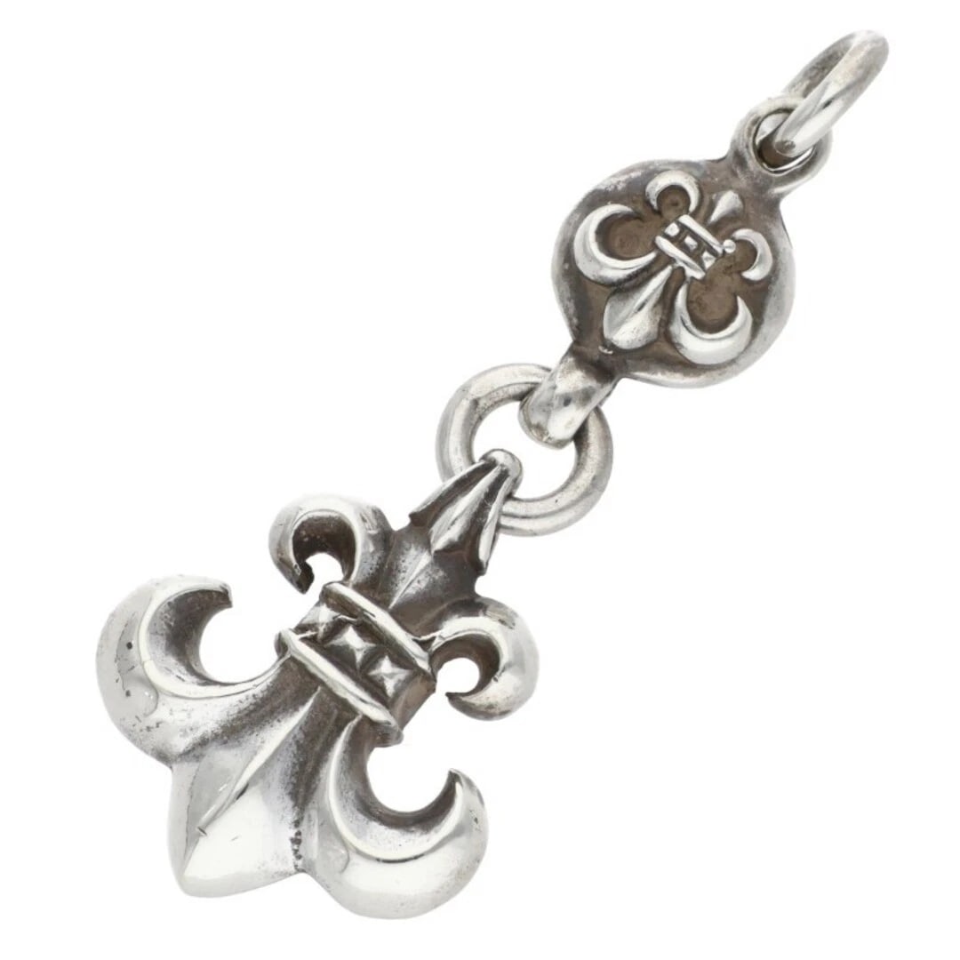 CHROME HEARTS 1BALL BS FLEUR CHARM OLD SILVER NECKLACE: Chrome Hearts 1ball BS Fleur Charm Old silver Necklace Brand: Chrome Hearts Type/Style: Necklace Material: Color: Silver Size: Width 1.8cm, vertical 4.5cm Accessories: None Accessories Notice: When