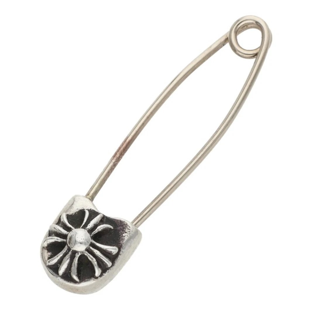 CHROME HEARTS SAFETY PIN SM SILVER NECKLACE: Chrome Hearts Safety PIN SM Silver Necklace Brand: Chrome Hearts Type/Style: Necklace Material: 925 Silver Color: Silver Size: Width 0.8cm, 3.3cm vertical Accessories: None Accessories Not
