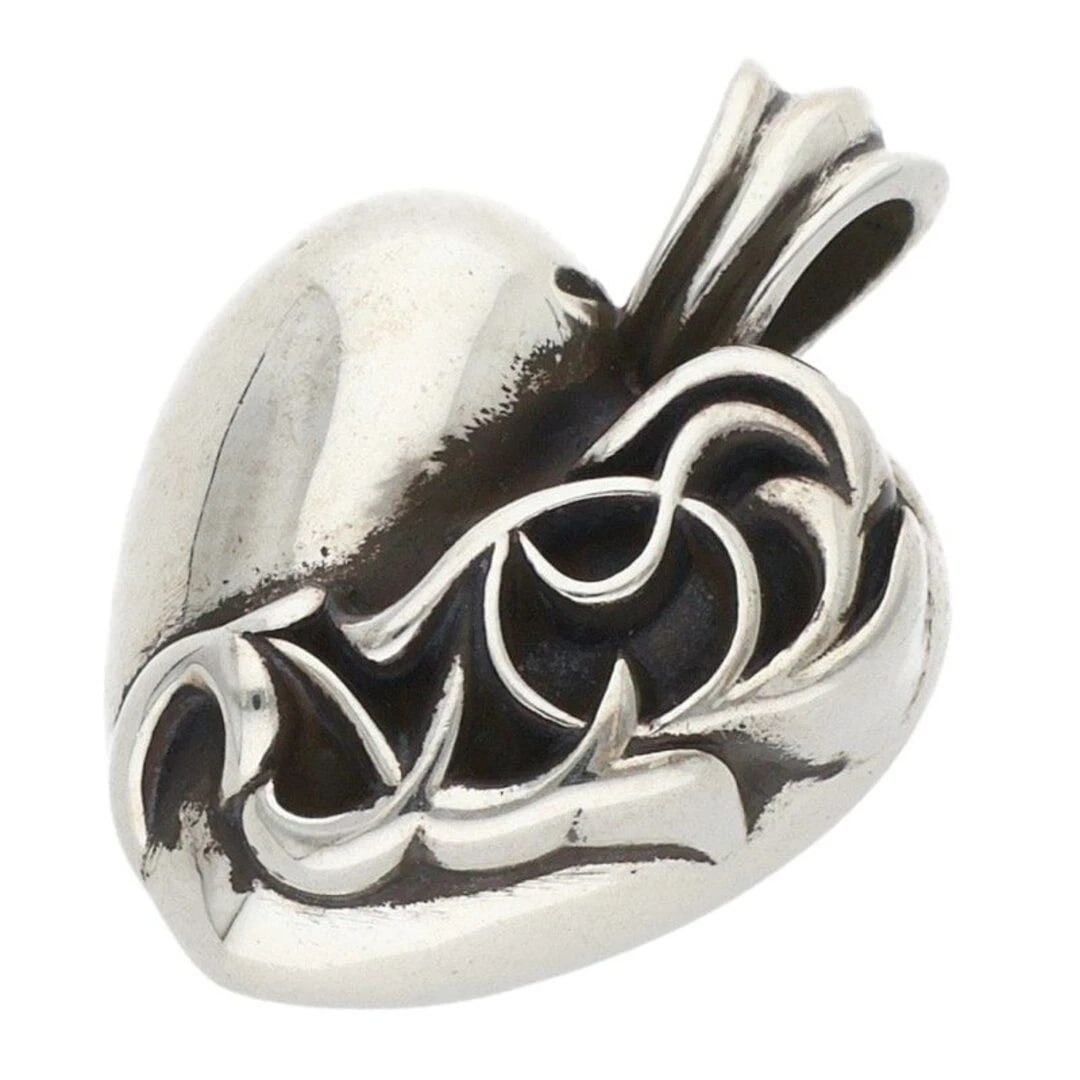 CHROME HEARTS HEART PENDANT LAS VEGAS SILVER NECKLACE: Chrome Hearts Heart Pendant Las Vegas silver Necklace Brand: Chrome Hearts Type/Style: Necklace Material: 925 Silver Color: Silver Size: Width 1.5cm, 2cm vertical Accessories: None Accessories