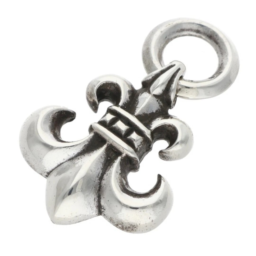 CHROME HEARTS CHARM SILVER NECKLACE: Chrome Hearts CHARM Silver Necklace Brand: Chrome Hearts Type/Style: Necklace Material: 925 Silver Color: Silver Size: Width 1.8cm, vertical 2.8cm Accessories: None Accessories Notice: When