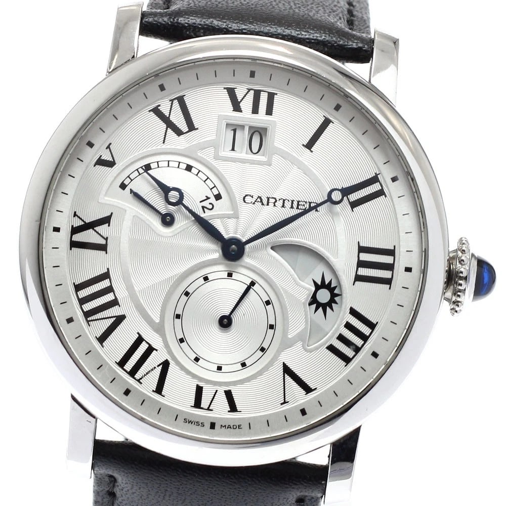 CARTIER ROTONDO DE CARTIER GRAND DATE AUTOMATIC WATCH: CARTIER Rotondo de Cartier grand date Automatic Watch Brand: CARTIER Type/Style: Wristwatch Material: Band Material leather, Case Material Stainless Steel Color: Band Color black, Case Color Silver,