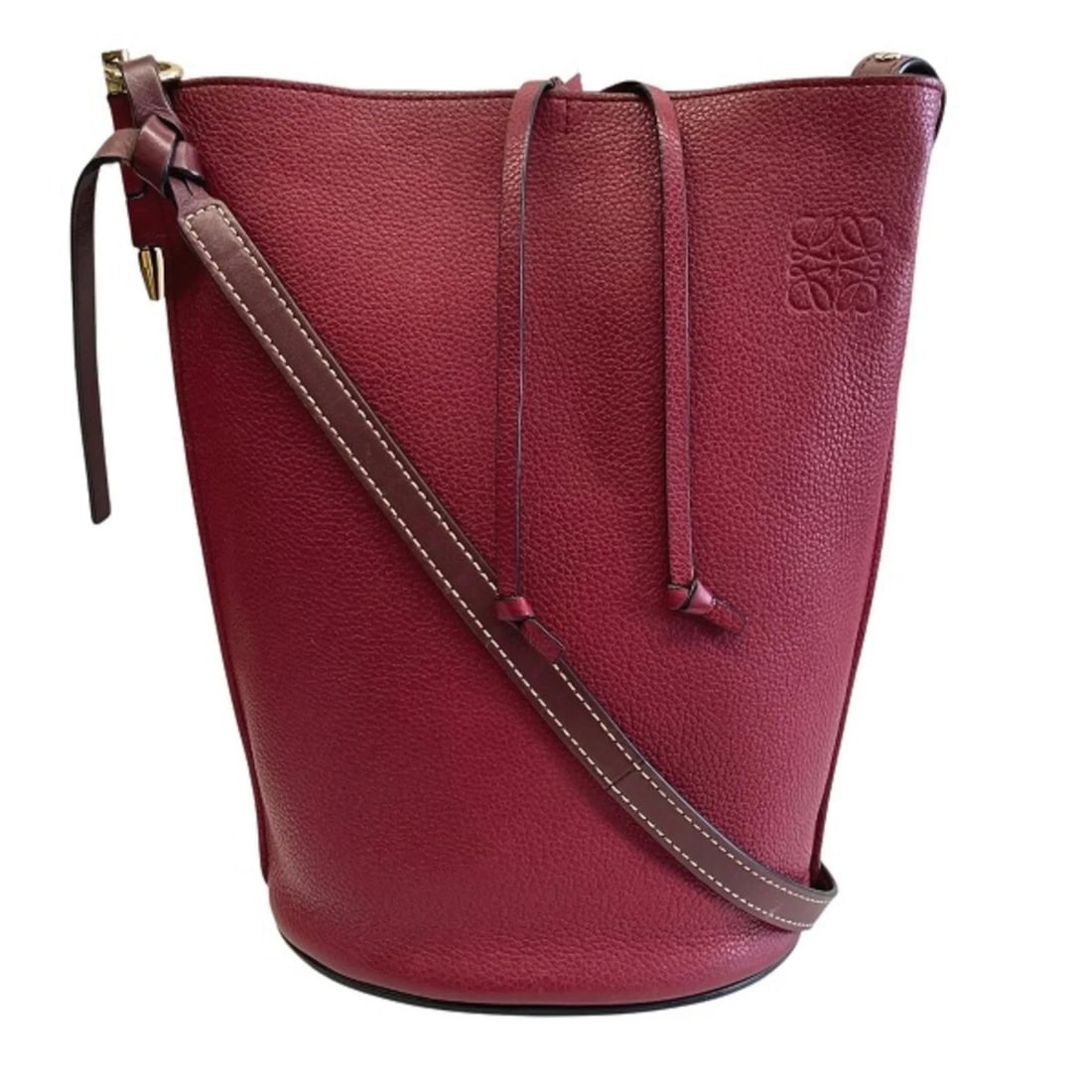 LOEWE GATE BUCKET SHOULDER BAG ANAGRAM LEATHER: Loewe Gate Bucket Shoulder Bag Anagram Leather Brand: Loewe Type/Style: Shoulder bag Material: Leather Color: Red Size: (HxWxD) 28cm x 19cm x 14cm / 11.02inch x 7.48inch x 5.51inch Accessories: None