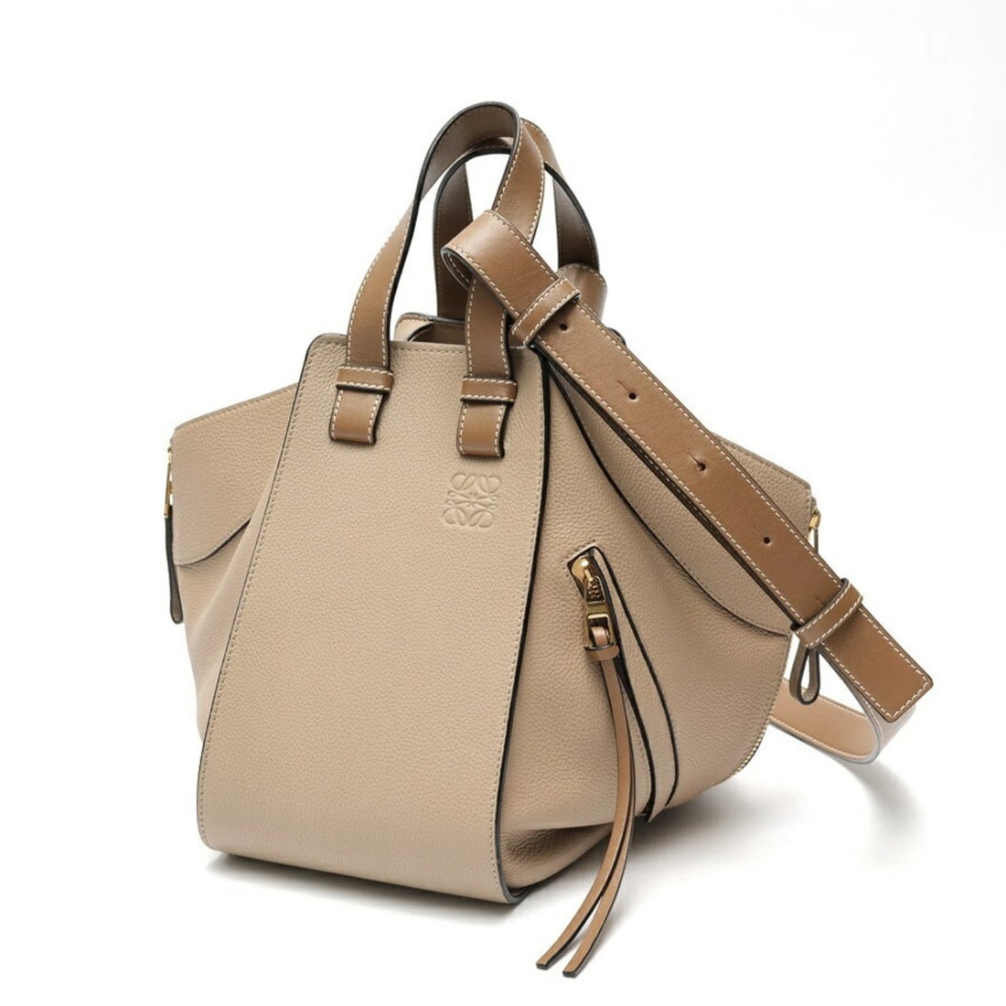 LOEWE HAMMOCK BAG SMALL SHOULDER BAG: Loewe Hammock Bag Small Shoulder bag Brand: Loewe Type/Style: Shoulder bag Material: Leather Color: Grayish, Sand Size: (HxWxD) 25cm x 13.5cm x 30cm / 9.84inch x 5.31inch x 11.81inch Accessories: