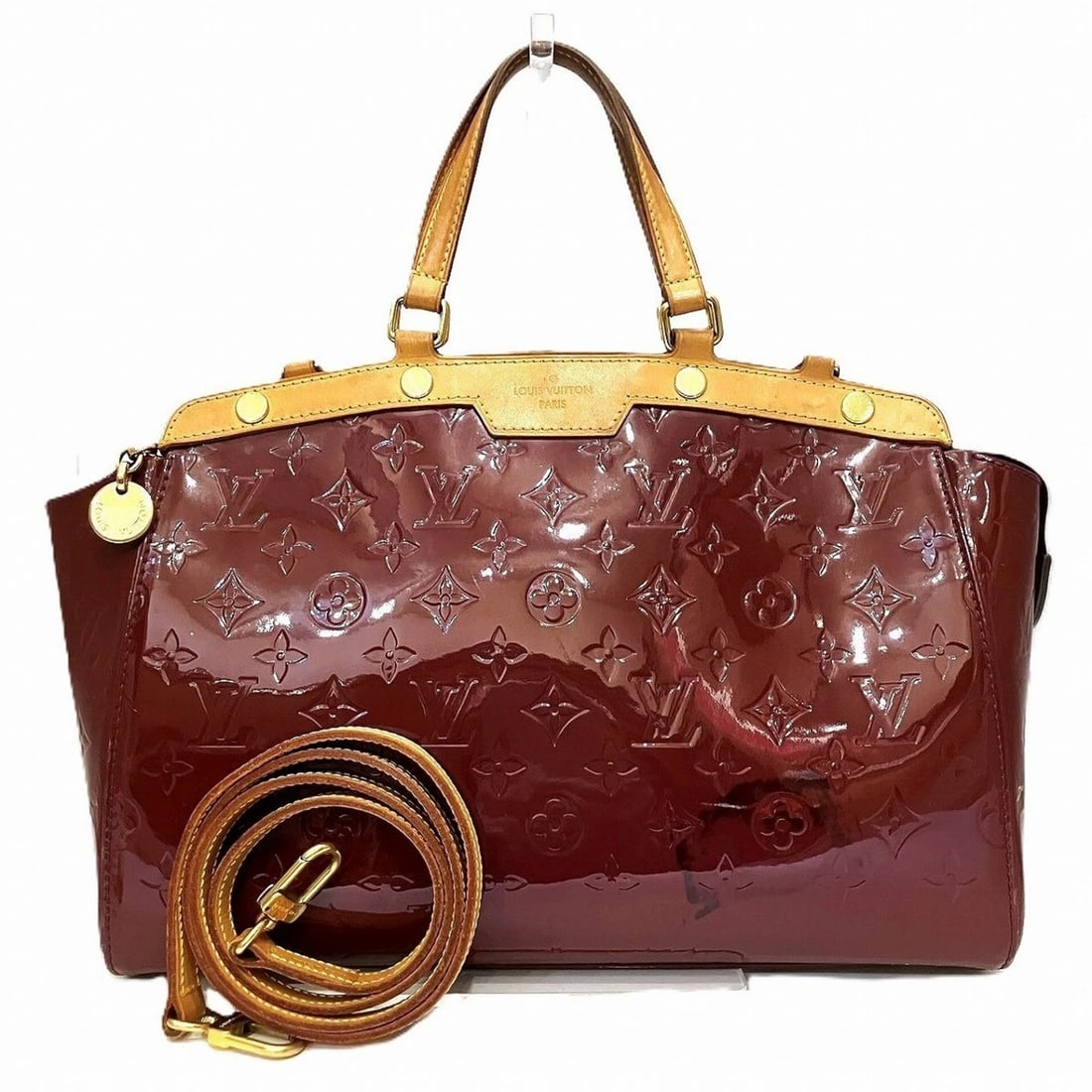 LOUIS VUITTON BLAIR MM HANDBAG, VERNIS ENAMEL: Louis Vuitton Blair MM Handbag, Vernis Enamel Brand: Louis Vuitton Type/Style: Handbag Material: Vernis , Leather Color: Red color, Wine Size: (HxWxD) 25cm x 13cm / 9.84inch x 5.11inch Accessories: