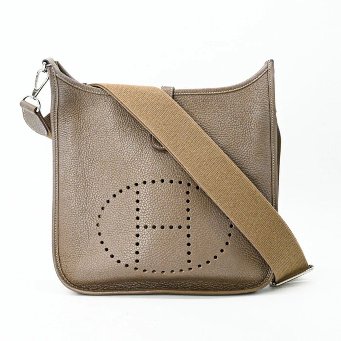 HERMES EVELYNE 3 29 TPM SHOULDER BAG: HERMES Evelyne 3 29 TPM Shoulder Bag Brand: Hermes Type/Style: Shoulder bag Material: Taurillon clemence leather Color: Etoupe gray Size: (HxWxD) 25cm x 28.5cm x 7cm / 9.84inch x 11.22inch x 2.75inch
