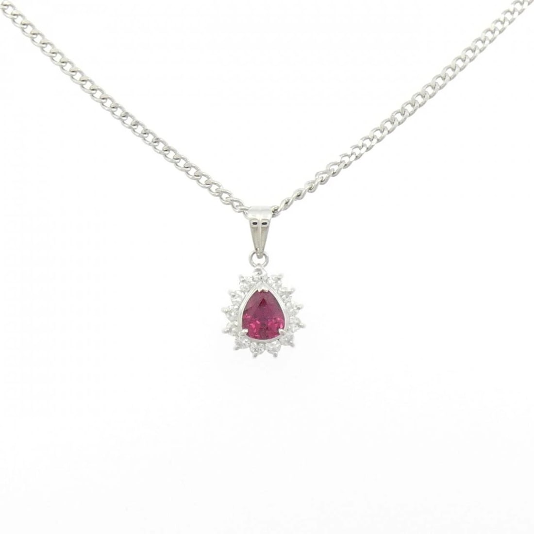 PT900/PT850 RUBY NECKLACE: PT900/PT850 Ruby Necklace Brand: Unbranded Type/Style: Ruby Necklace Material: Color: Size: Actual Size Pendant length approx. x width approx.: 16.8mmx9.2mm Chain maximum width approx.: 1.6mm Size