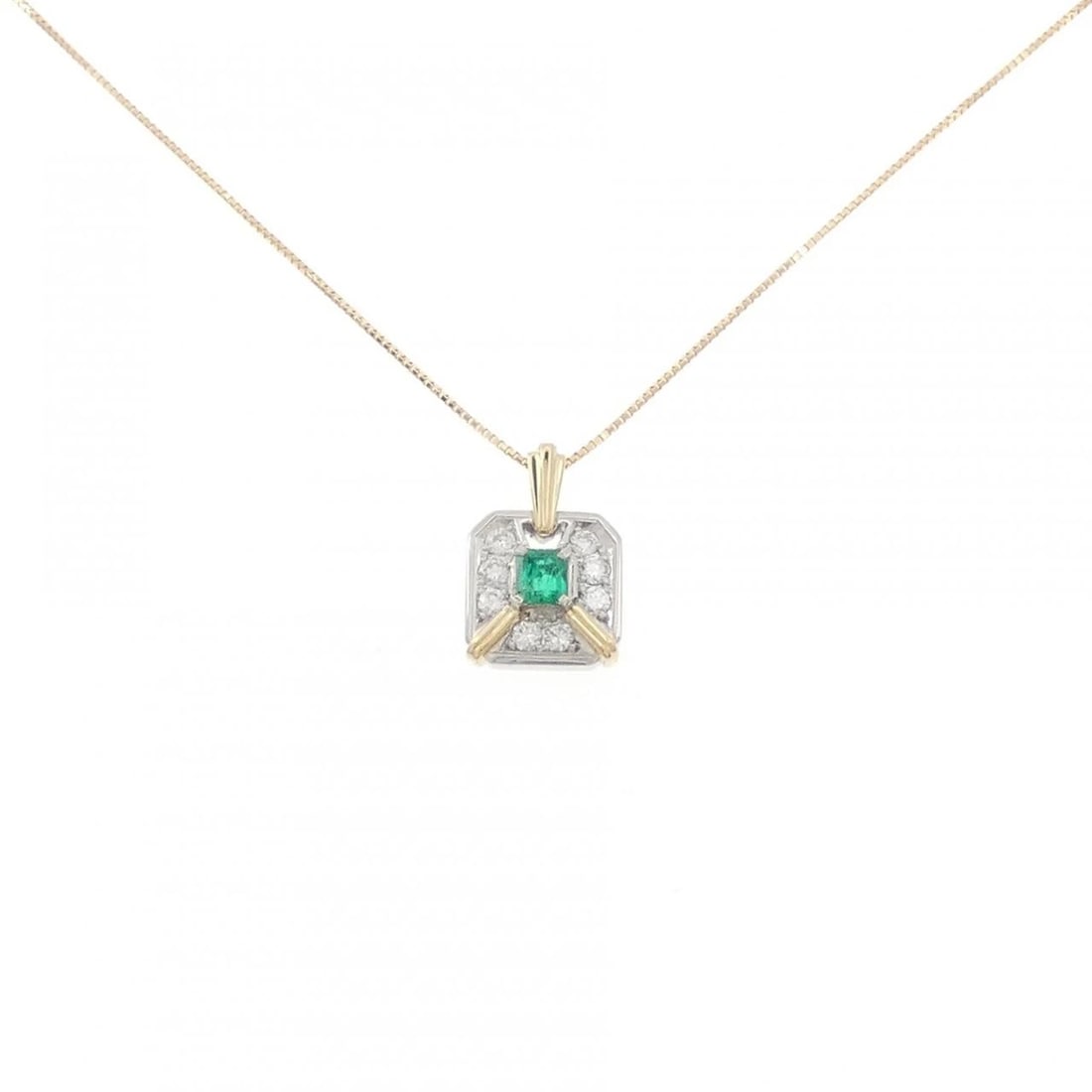 PT900/K18YG EMERALD NECKLACE: PT900/K18YG Emerald Necklace Brand: Unbranded Type/Style: Emerald Necklace Material: Color: YG Size: Actual Size Pendant length approx. x width approx.: 15.6mmx10.8mm Chain maximum width approx.: