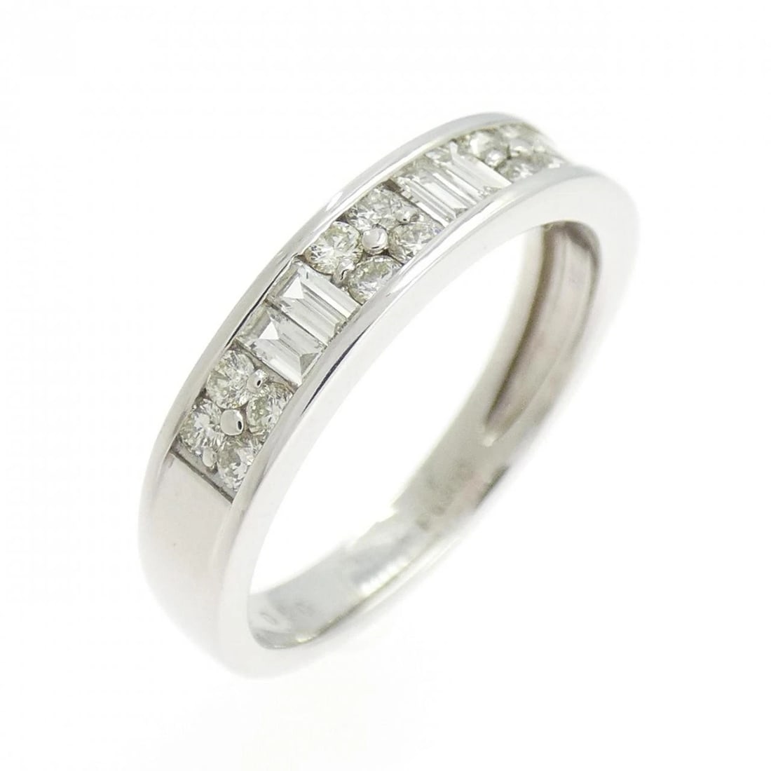 PT900 DIAMOND RING: PT900 Diamond Ring Brand: Unbranded Type/Style: Diamond Ring Material: Color: Size: US6 1/4 Accessories: None Accessories Notice: When purchasing pre-owned goods, please refer to the photos of the