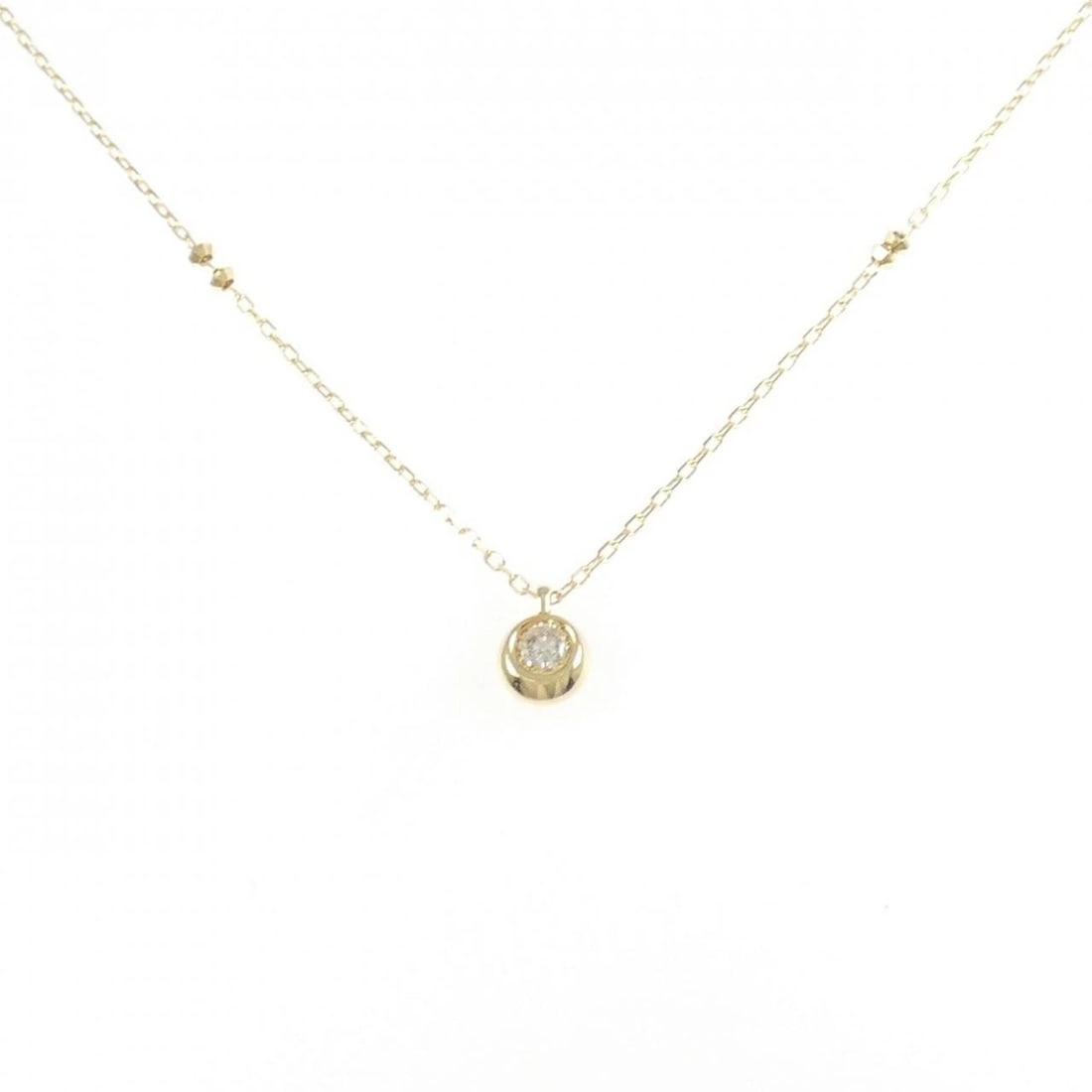 18K YELLOW GOLD DIAMOND NECKLACE: 18K Yellow Gold Diamond Necklace Brand: Unbranded Type/Style: Diamond Necklace Material: Color: Yellow Gold Size: Actual Size Pendant length approx. x width approx.: 7.4mmx5.3mm Chain maximum width