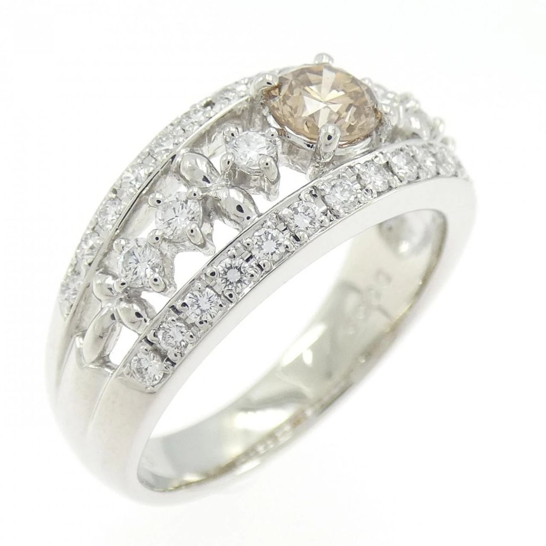PT900 DIAMOND RING: PT900 Diamond Ring Brand: Unbranded Type/Style: Diamond Ring Material: Color: Size: US8 1/2 Accessories: None Accessories Notice: When purchasing pre-owned goods, please refer to the photos of the