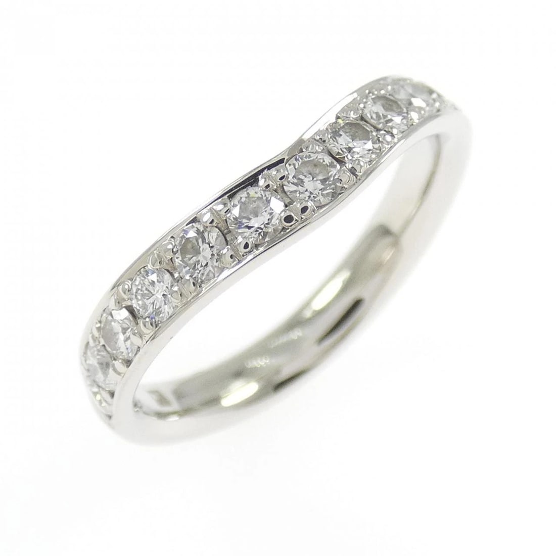 PT900 DIAMOND RING: PT900 Diamond Ring Brand: Unbranded Type/Style: Diamond Ring Material: Color: Size: US4 3/4 Accessories: None Accessories Notice: When purchasing pre-owned goods, please refer to the photos of the