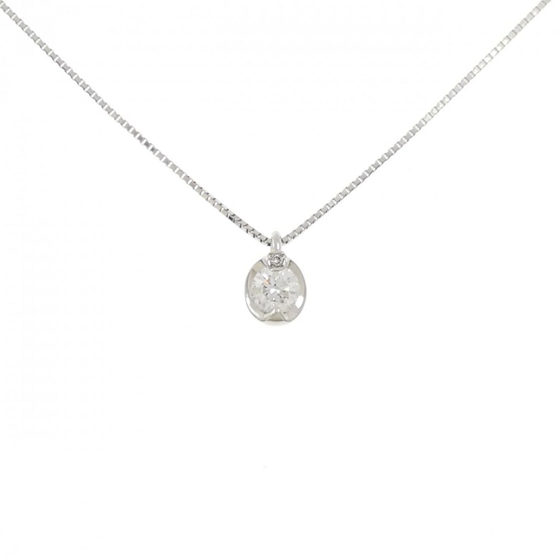 PT900/PT850 DIAMOND NECKLACE: PT900/PT850 Diamond Necklace Brand: Unbranded Type/Style: Diamond Necklace Material: Color: Size: Actual Size Pendant length approx. x width approx.: 8.5mmx5.6mm Chain maximum width approx.: 0.7mm