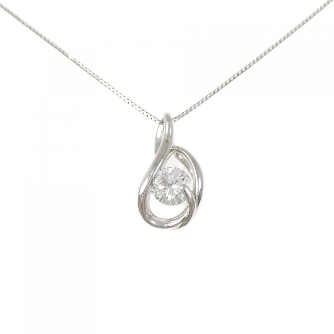 PT900/PT850 DIAMOND NECKLACE: PT900/PT850 Diamond Necklace Brand: Unbranded Type/Style: Diamond Necklace Material:PT900/PT850 Color: None Size: Actual Size Pendant length approx. x width approx.: 15.0mmx7.8mm Chain maximum width