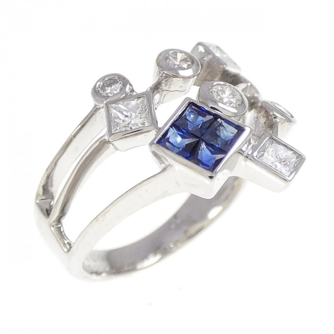 K18WG SAPPHIRE RING: K18WG Sapphire Ring Brand: Unbranded Type/Style: Sapphire Ring Material: K18WG Color: WG Size: US6 1/4 Accessories: None Accessories Notice: When purchasing pre-owned goods, please refer to the
