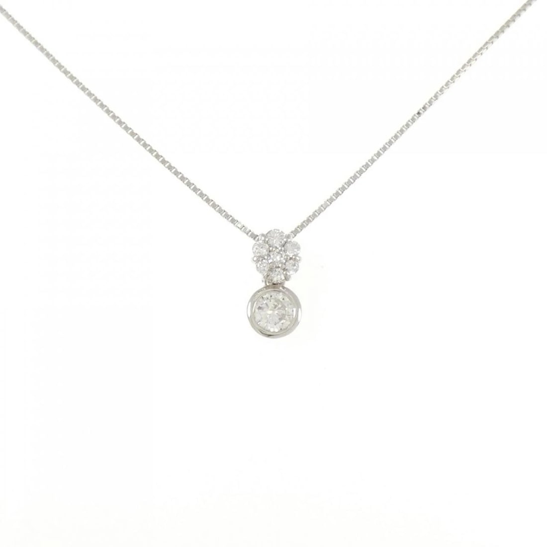 PT900/PT850 DIAMOND NECKLACE: PT900/PT850 Diamond Necklace Brand: Unbranded Type/Style: Diamond Necklace Material: Color: Size: Actual Size Pendant length approx. x width approx.: 11.3mmx5.2mm Chain maximum width approx.: 0.8mm