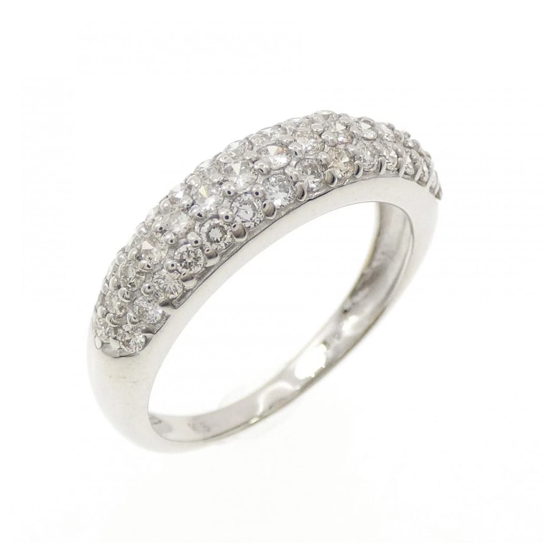 K18WG PAVE DIAMOND RING: K18WG Pave Diamond Ring Brand: Unbranded Type/Style: Diamond Ring Material: Color: Size: US5 1/4 Accessories: None Accessories Notice: When purchasing pre-owned goods, please refer to the photos of