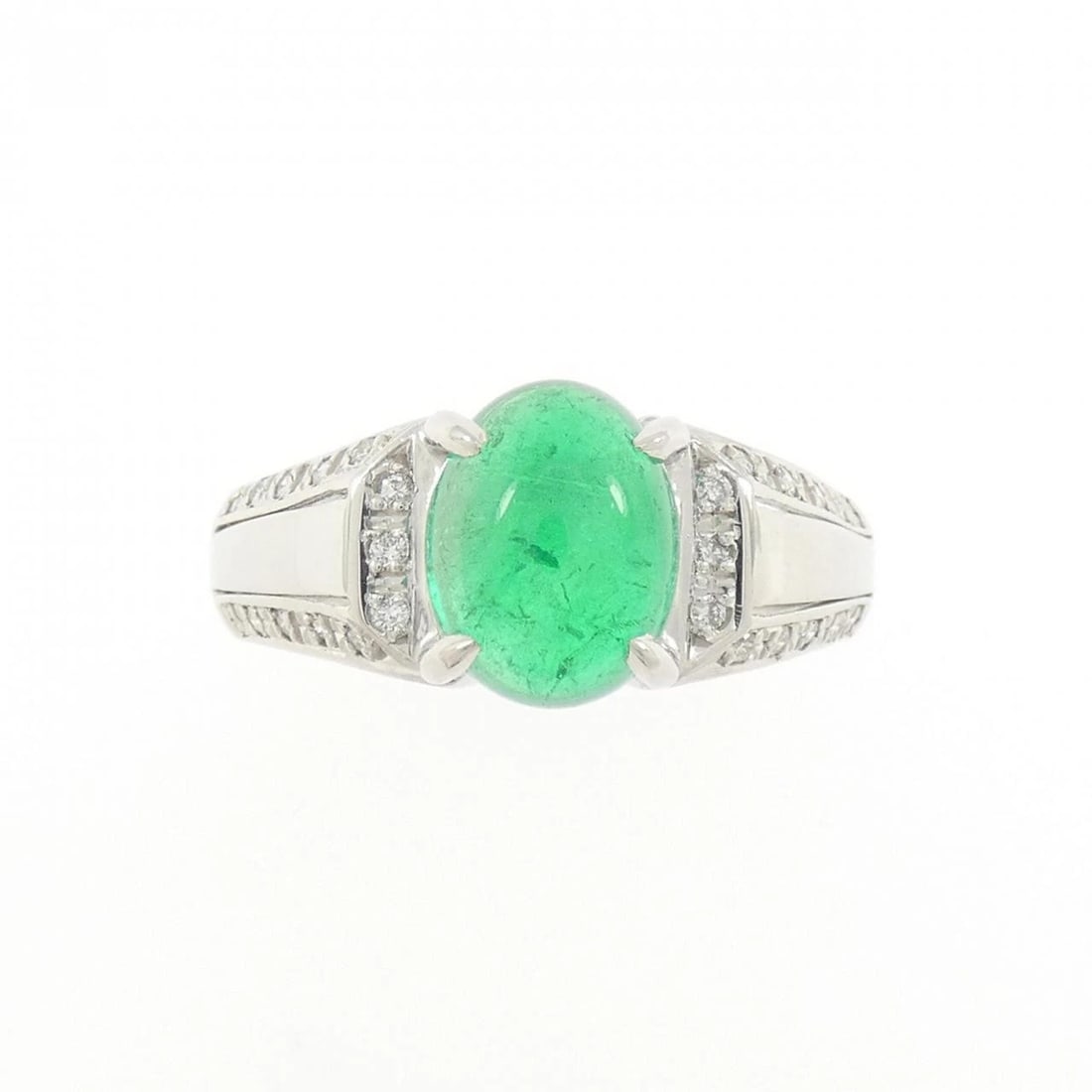 PT900 EMERALD RING: PT900 Emerald Ring Brand: Unbranded Type/Style: Emerald Ring Material: Color: Size: US8 1/2 Accessories: None Accessories Notice: When purchasing pre-owned goods, please refer to the photos of the