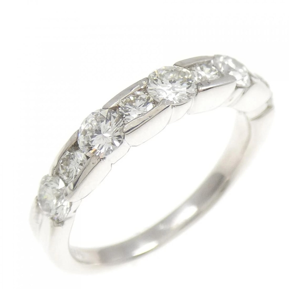PT900 DIAMOND RING: PT900 Diamond Ring Brand: Unbranded Type/Style: Diamond Ring Material: Color: Size: US5 3/4 Accessories: None Accessories Notice: When purchasing pre-owned goods, please refer to the photos of the