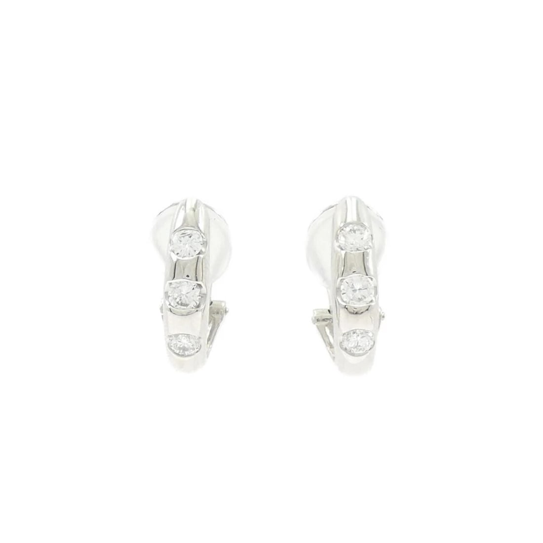 PT900 DIAMOND PIERCE/EARRING: PT900 Diamond Pierce/Earring Brand: Unbranded Type/Style: Diamond Pierce/Earring Material: Color: Size: Actual Size Approx. height x width: 16.5mm x 4.1mm Accessories: None Accessories Notice: When