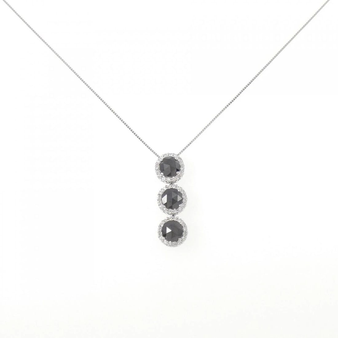 K18WG DIAMOND NECKLACE: K18WG Diamond Necklace Brand: Unbranded Type/Style: Diamond Necklace Material: Color: Size: Actual Size Pendant length approx. x width approx.: 23.3mmx7.8mm Chain maximum width approx.: 0.5mm Size