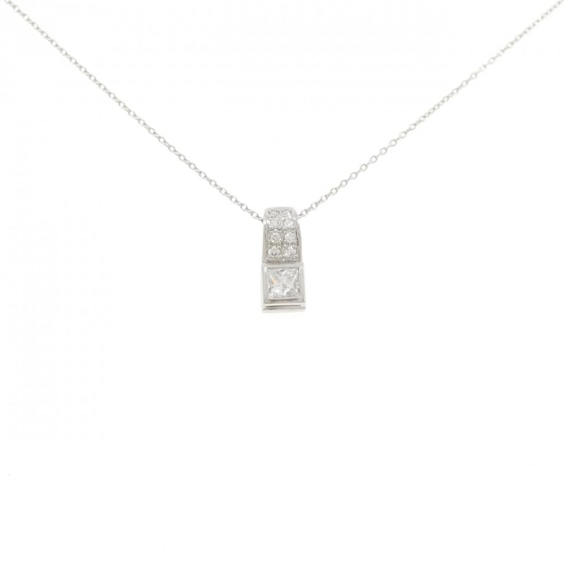 PT900/PT850 DIAMOND NECKLACE: PT900/PT850 Diamond Necklace Brand: Unbranded Type/Style: Diamond Necklace Material: Color: Size: Actual Size Pendant length approx. x width approx.: 12.7mmx5.2mm Chain maximum width approx.: 0.9mm