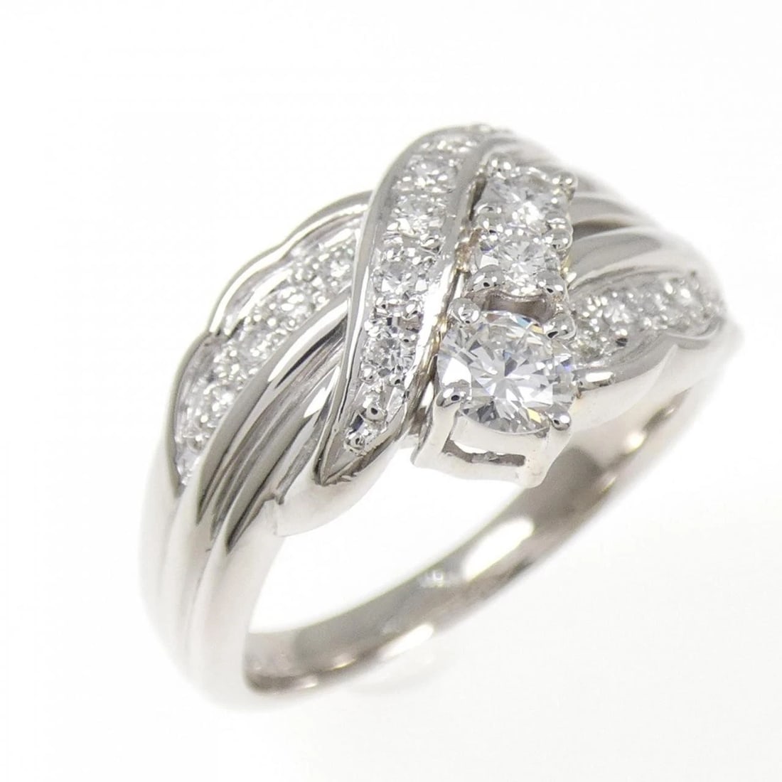 PT900 DIAMOND RING: PT900 Diamond Ring Brand: Unbranded Type/Style: Diamond Ring Material: Color: Size: US7 Accessories: None Accessories Notice: When purchasing pre-owned goods, please refer to the photos of the items