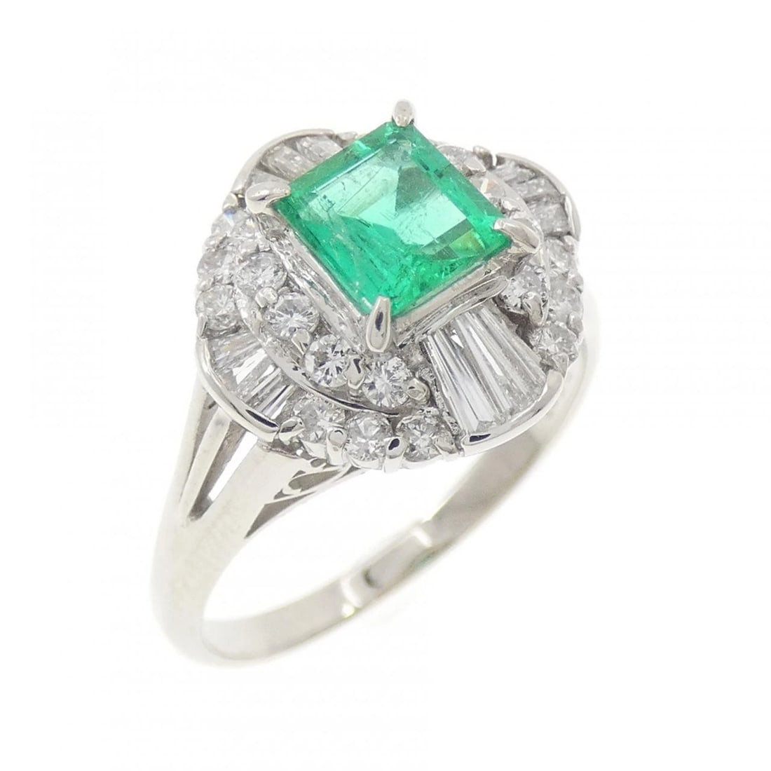 PT900 EMERALD RING: PT900 Emerald Ring Brand: Unbranded Type/Style: Emerald Ring Material: Color: Size: US7 1/4 Accessories: None Accessories Notice: When purchasing pre-owned goods, please refer to the photos of the