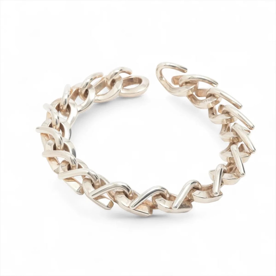 TIFFANY FORGE LARGE LINK BRACELET 925 SILVER: Tiffany forge Large link Bracelet 925 Silver Brand: Tiffany Type/Style: Bracelet Material: 925 Color: Silver Size: Bracelet length:20.5cm Accessories: None Accessories Notice: When purchas
