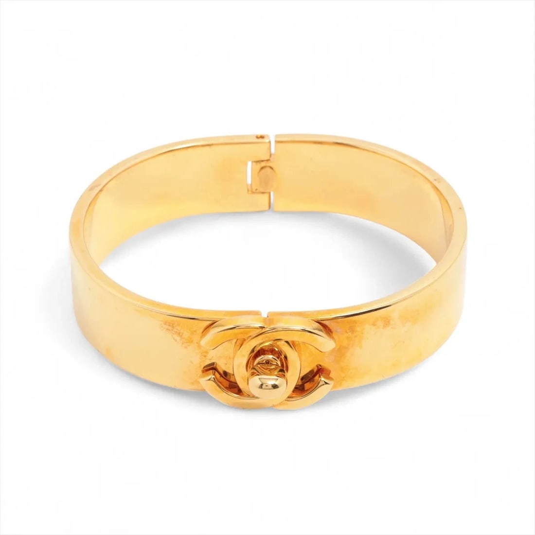 CHANEL COCO MARK TURNLOCK BANGLE GP GOLD: Chanel Coco Mark Turnlock Bangle GP Gold Brand: Chanel Type/Style: Bracelet Material: GP Color: Gold Size: Bracelet length:17cm Accessories: None Accessories Notice: When purchasing pre-ow