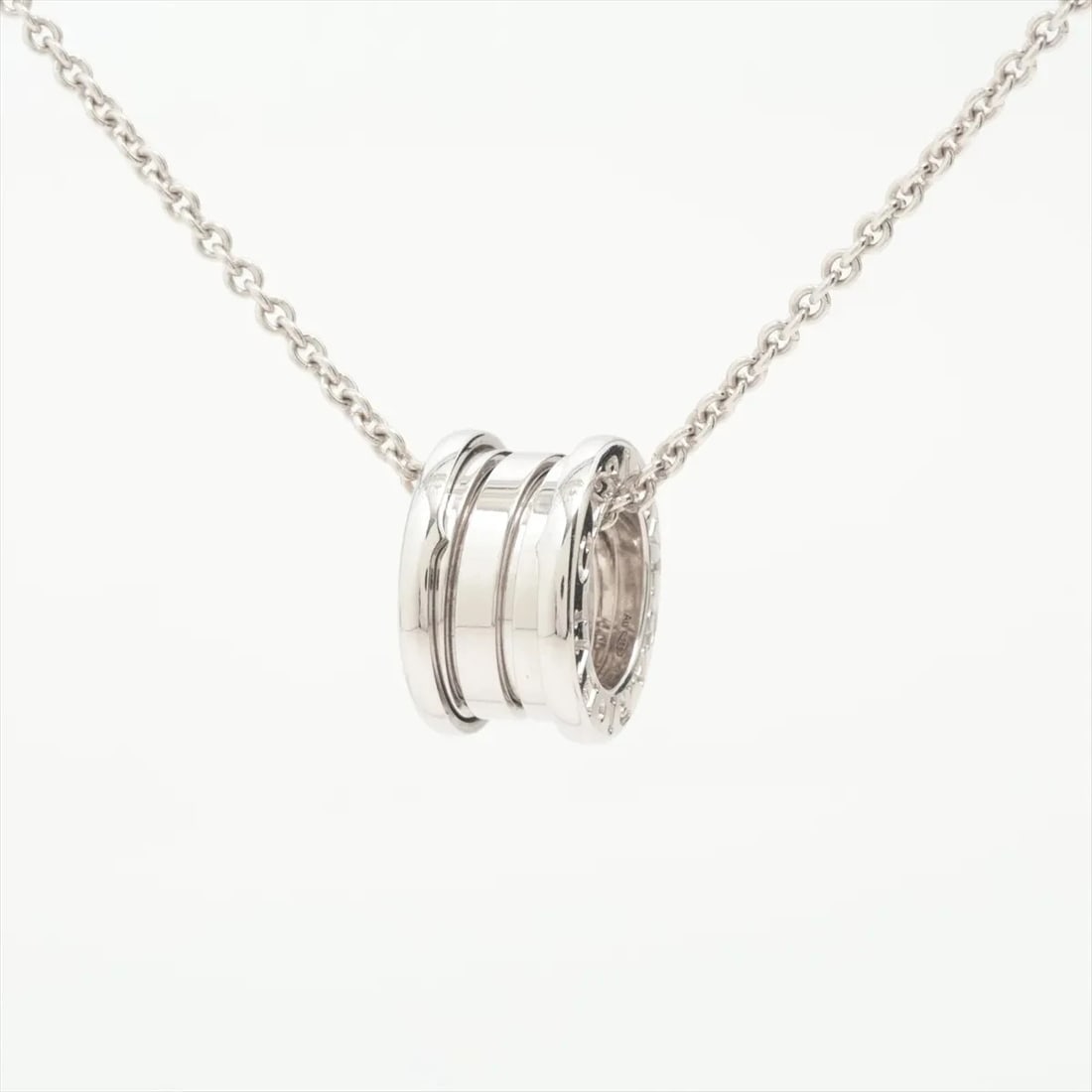 BVLGARI B.ZERO 1 NECKLACE 750(WG): Bvlgari B.Zero 1 Necklace 750(WG) Brand: Bvlgari Type/Style: Necklace Material: 750(WG) Color: Silver Size: Chain length:45.6cm Accessories: None Accessories Notice: When purchasing pre-ow