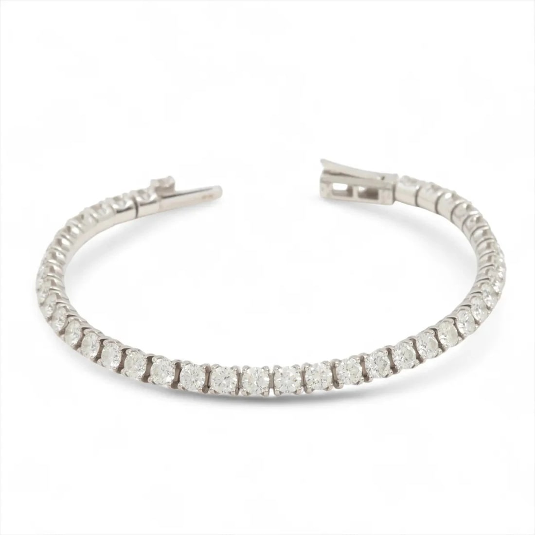 CARTIER ESSENTIAL LINE DIAMOND BRACELET 750(WG): Cartier Essential Line diamond Bracelet 750(WG) Brand: Cartier Type/Style: Bracelet Material: 750(WG) Color: Silver Size: Bracelet length:16.1cm Accessories: None Accessories Notice: When purchasing