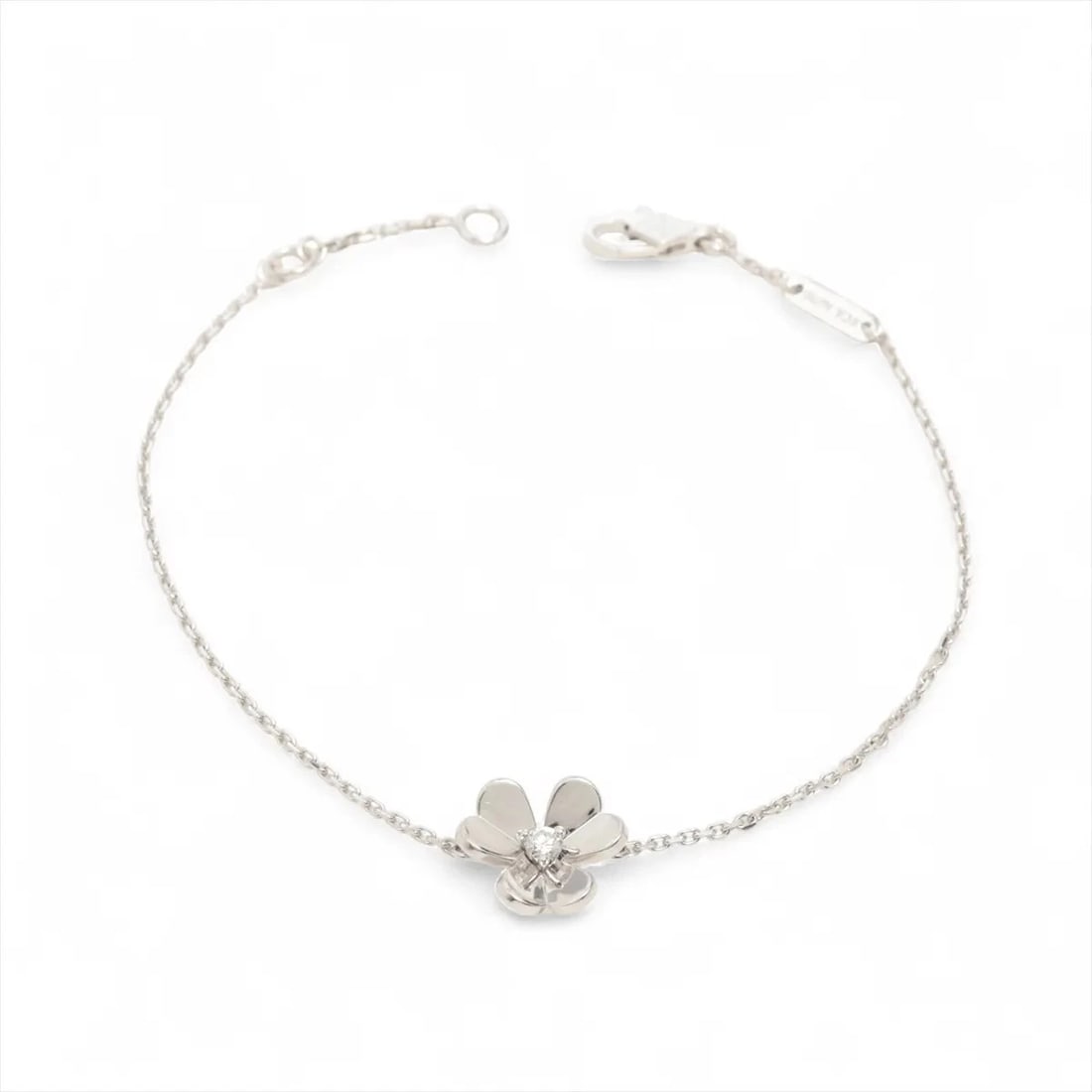 VAN CLEEF & ARPELS FRIVOLE MINI DIAMOND BRACELET 750(WG): Van Cleef & Arpels Frivole Mini diamond Bracelet 750(WG) Brand: Van Cleef & Arpels Type/Style: Necklace Material: 750(WG) Color: WG Size: Chain length:17.7cm Accessories: None Accessories Notice: