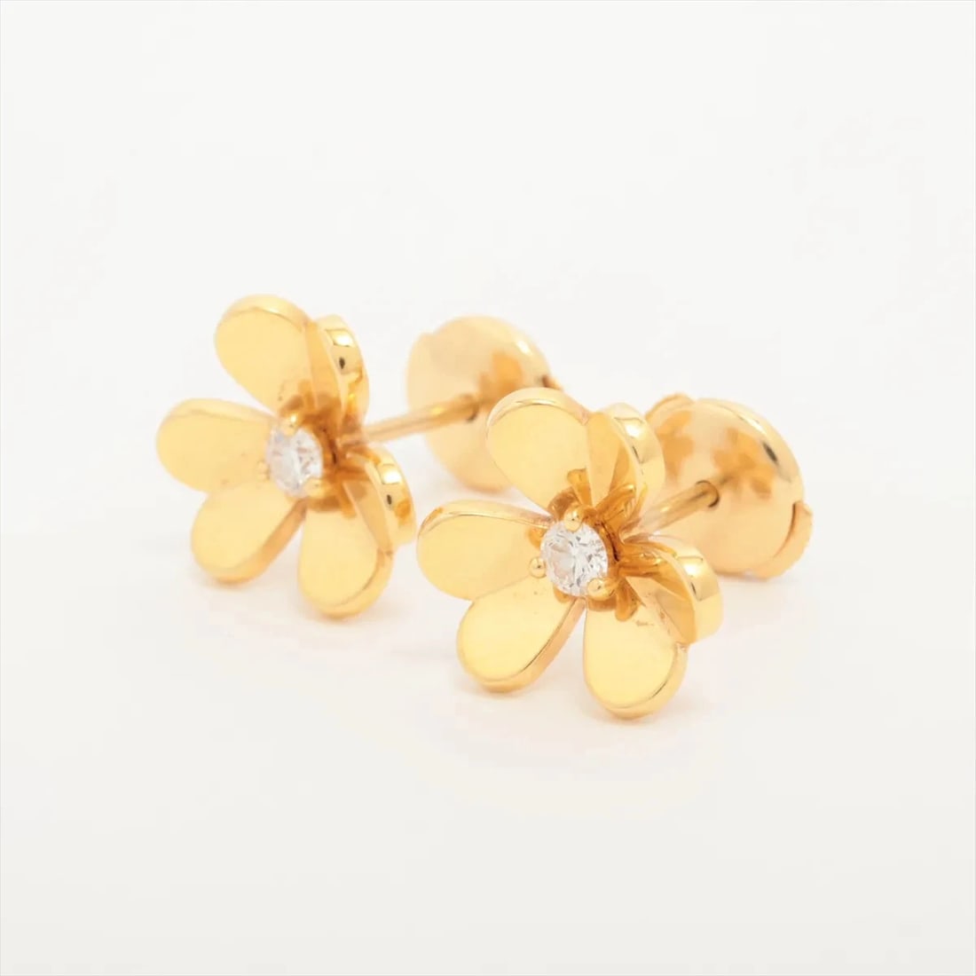 VAN CLEEF & ARPELS DIAMOND PIERCING JEWELRY 750(YG): Van Cleef & Arpels diamond Piercing jewelry 750(YG) Brand: Van Cleef & Arpels Type/Style: Piercing jewelry Material: 750(YG) Color: Yellow Gold Size: Height:1cmLength:1.1cm Accessories: None