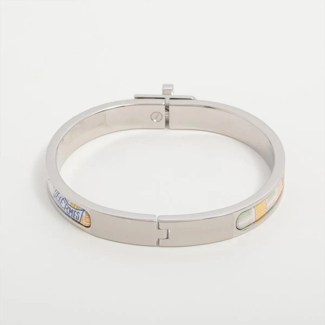 HERMES MINICLICK KELLY BANGLE GP?ENAMEL SILVER?PINK: Hermes Miniclick Kelly Bangle GP?Enamel Silver?Pink Brand: Hermes Type/Style: Bracelet Material: 925 Color: Silver Size: Bracelet length:15.5cm Accessories: None Accessories Notice: When purchasing